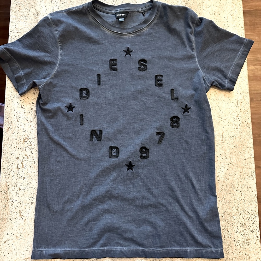 L@@K!!  Men’s Diesel t-shirt!